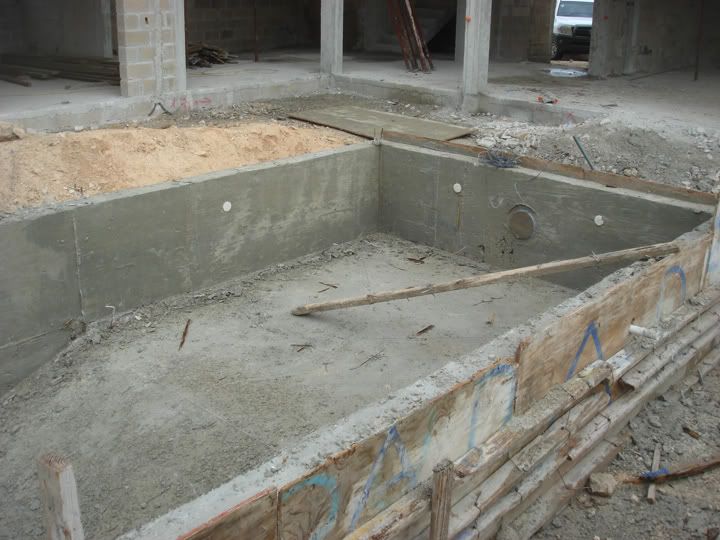 24pool.jpg