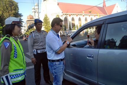 BNN Kota Malang Bagikan 1.000 Bunga f5 hariantinarkoba BNN Kota Malang Bagikan 1.000 Bunga