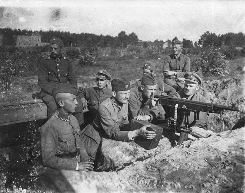 800px-Polish-soviet_war_1920_Polish_defences_near_Milosna_August_zps51bf3e1d.jpg